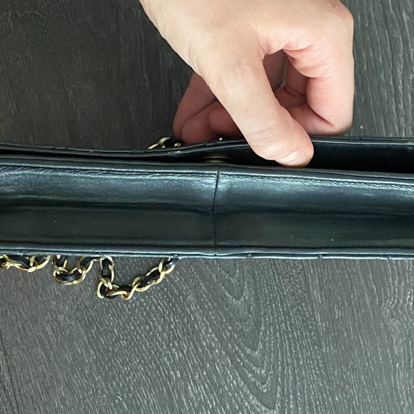 AUTHENTIC VINTAGE CHANEL FULL FLAP QUILTED CROSSBODY BAG - Picture 11 of 11